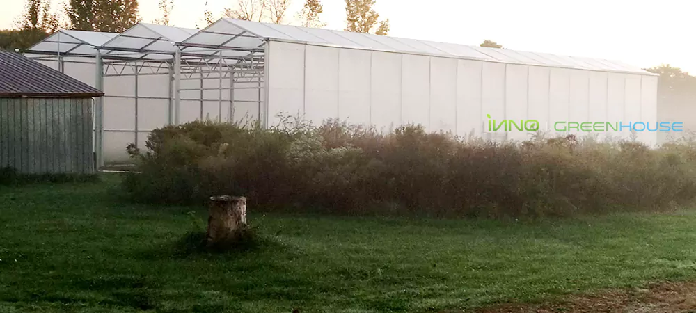 With just his own effort, the entire greenhouse is almost fully installed.