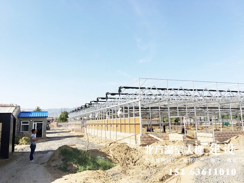 河北张家口新型玻璃温室施工工地